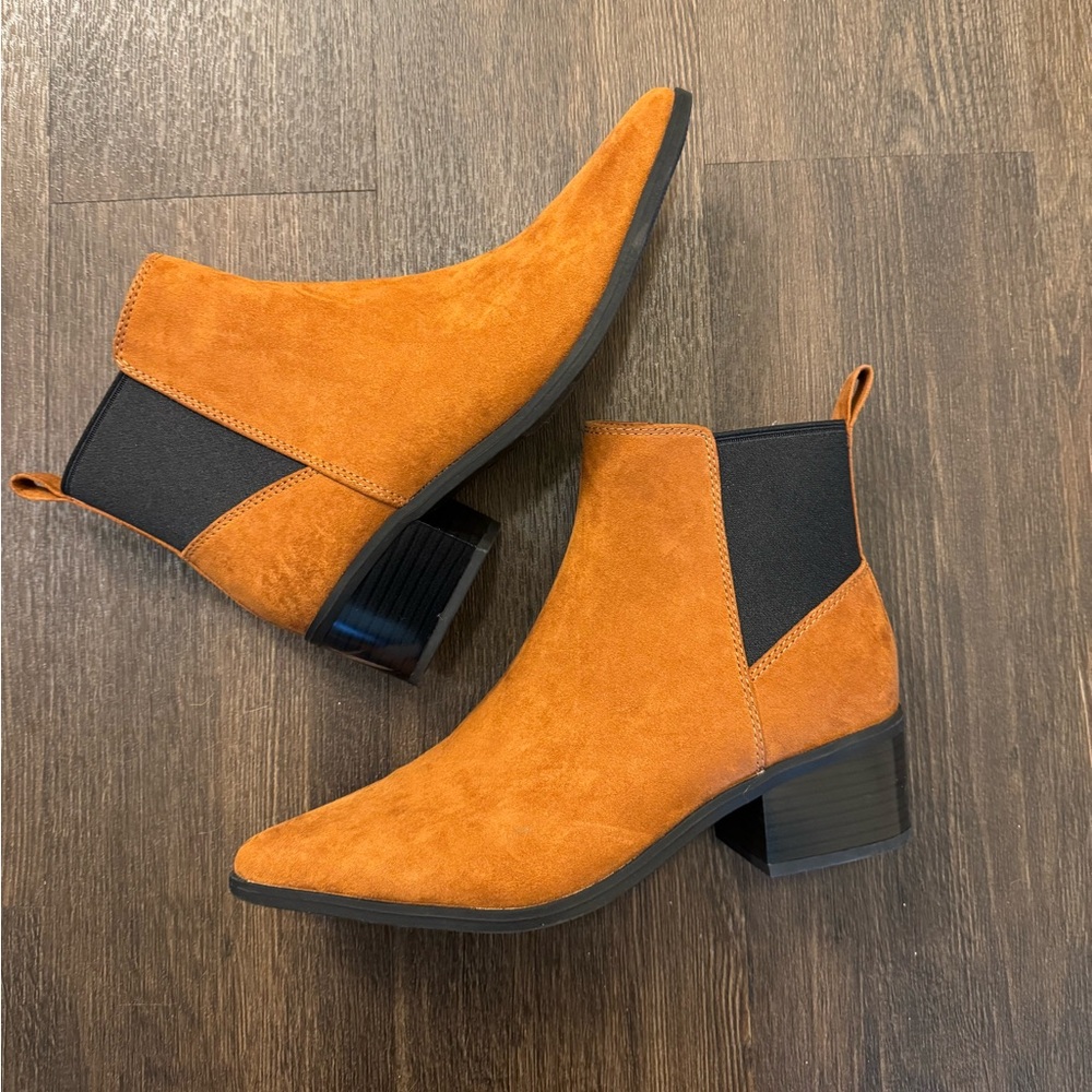 A. New. Day Women’s Boots Sz 7.5
